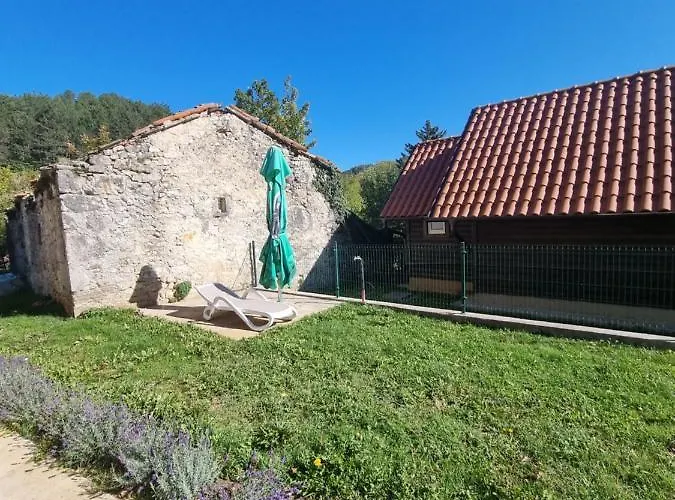 Dobra Hisa Zdravja Cicarija 게스트하우스 Golac