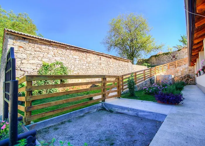 Dobra Hisa Zdravja Cicarija Golac